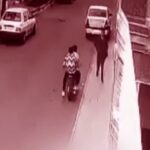 ببینید / زورگیری دو موتور سوار در خیابان خلوت