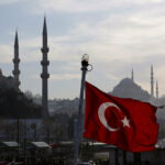 عکس | پرچم نیمه افراشته ترکیه به مناسبت شهادت رئیس جمهور