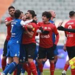 ببینید | ضربه شدید حسینی به سر بازیکن استقلال