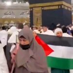 ببینید | جلوگیری افسران پلیس سعودی از عکس گرفتن یک زن با پرچم فلسطین مقابل کعبه