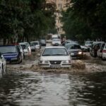 ببینید | نجات دادان یک شهروند از غرق شدن در سیلاب شاندیز توسط مردم