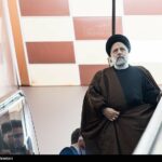 عکس | تصویر شهید رئیسی در اتاق عملیات رزمندگان عراقی قبل از عملیات علیه اسرائیل