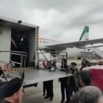 ببینید | لحظه ورود ماشین حمل پیکر شهدای حادثه بالگرد به مصلی تهران
