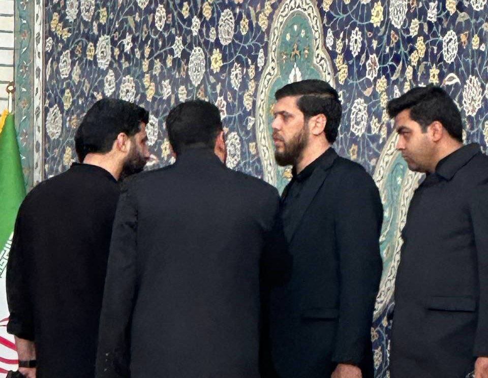 عکس | تصویری جدید از محافظ ابراهیم رئیسی در مراسم تدفین رئیسی عکس | تصویری جدید از محافظ ابراهیم رئیسی در مراسم تدفین رئیسی