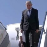 ببینید | لحظه خروج رئیس جمهور عراق از هواپیما در ورود به خاک ایران