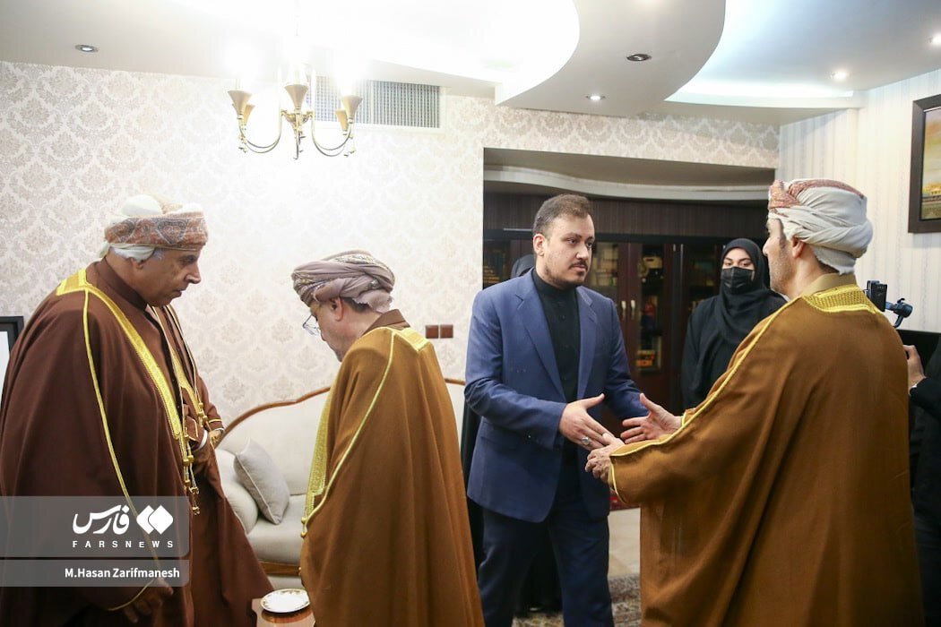 عکس | تصویری از وزیر خارجه عمان در منزل شهید امیرعبداللهیان