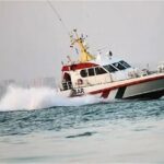 ببینید | لحظات دلهره‌آور از نجات ۱۱ سرنشین قایق غیرمجاز در آب‌های کیش