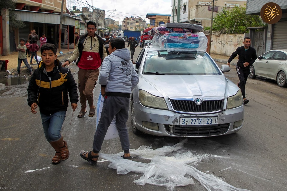 (تصاویر) فرار ساکنان رفح در پی تهدیدات و حملات اسرائیل