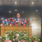 ببینید/ واکنش حقانیان به قطع برق هنگام نشست خبری: امیدوارم عمدی نباشد