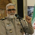 عکس | تصویری از مقام ارشد ارتش با پوشش متفاوت در مراسم تشییع پیکر همسر شهید صیاد شیرازی