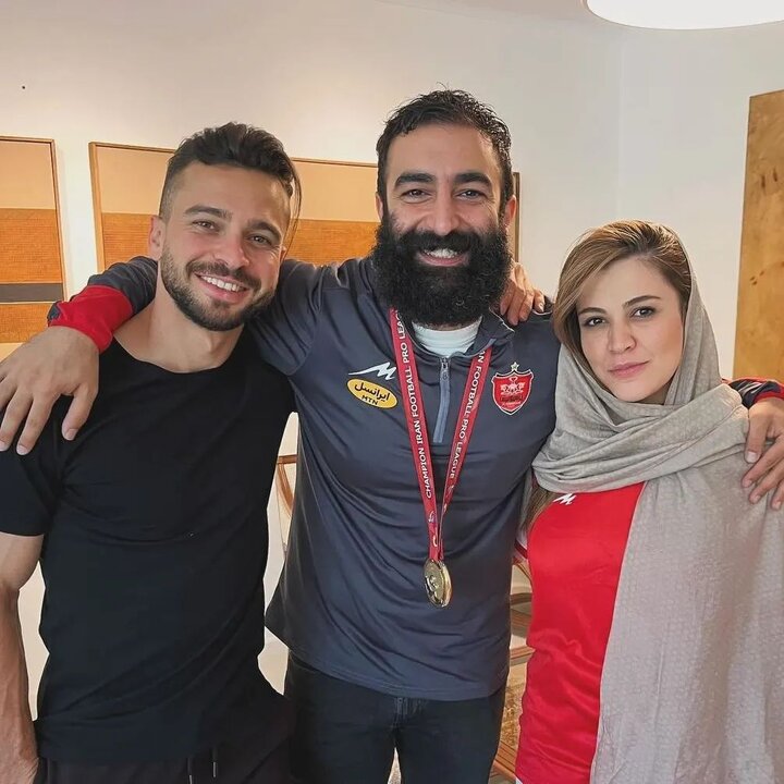 کیوان ساکت اف و همسرش شیدا خلیقدر منزل سروش رفیعی پس از قهرمانی پرسپولیس