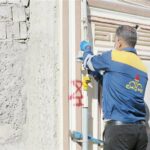 ببینید | تصاویر جنجالی از فرار راننده زن پس از زیر گرفتن مامور شرکت گاز در مشهد