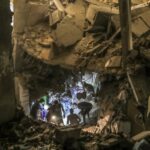 ببینید | لحظۀ بمباران یک آپارتمان در اردوگاه البریج در مرکز غزه