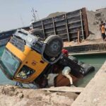 ببینید | تصاویر تازه از سقوط کامیون به دریا در اسکله کشتی‌سازی کوهین استان هرمزگان