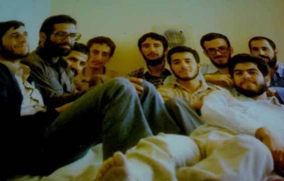 عکس | تصویری از محمود احمدینژاد در خوابگاه دانشگاه در دهه ۶۰