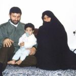 عکس | تصویری از تابوت همسر شهید صیاد شیرازی بر دوش فرمانده کل سپاه