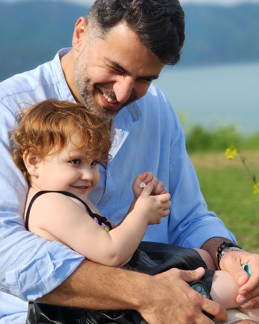 عکس | تصاویری جالب از یک کودک در آغوش علی ضیا؛ ذوق آقای مجری! عکس | تصویر جالب یک کودک در آغوش علی ضیا؛ ذوق آقای مجری!