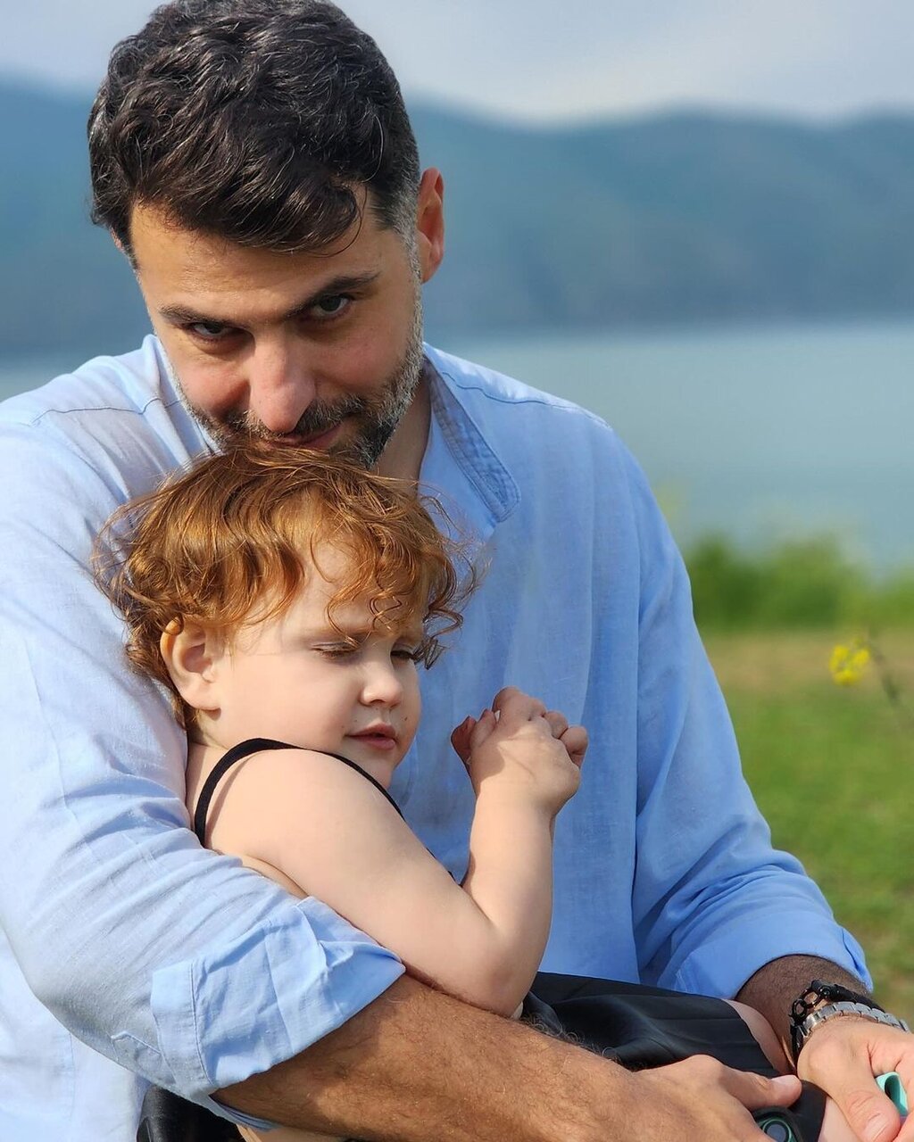 عکس | تصاویری جالب از یک کودک در آغوش علی ضیا؛ ذوق آقای مجری! عکس | تصویر جالب یک کودک در آغوش علی ضیا؛ ذوق آقای مجری!