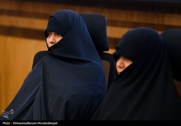 عکس | تصویری جدید از دختران شهید رئیسی در یک مراسم عکس | تصویری جدید از دختران شهید رئیسی در یک مراسم