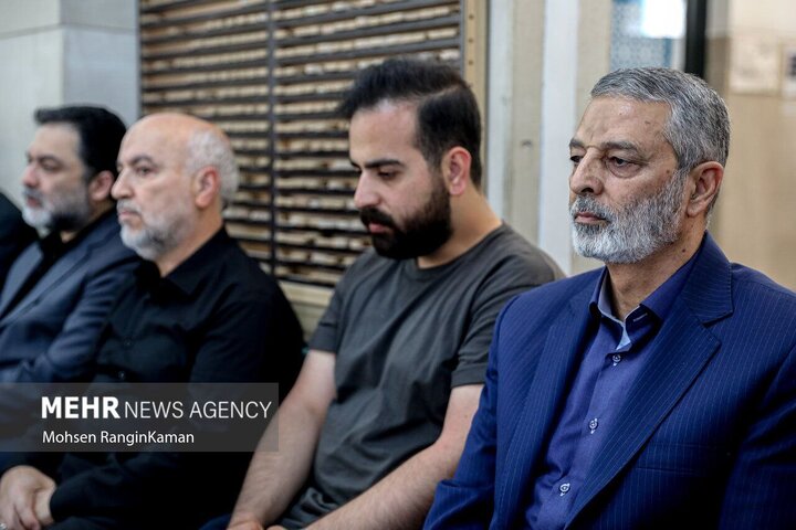 مقامات ارشد نظامی با پوششی متفاوت در یک مراسم