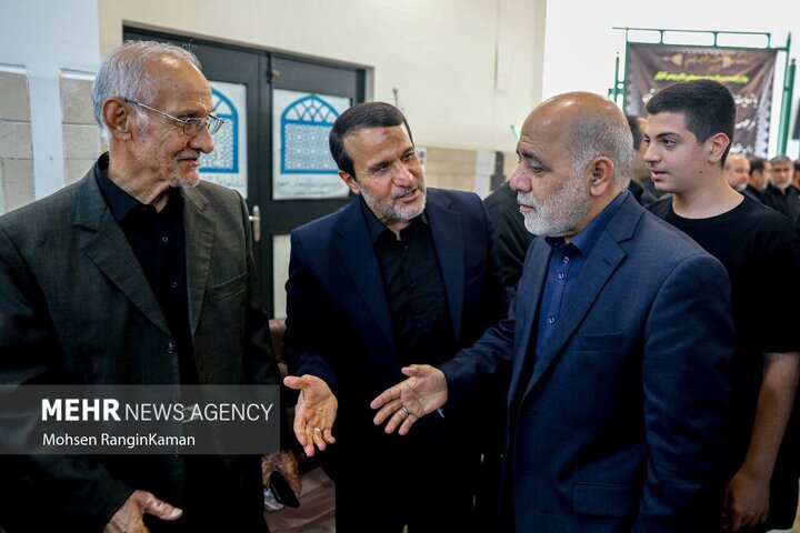 مقامات ارشد نظامی با پوششی متفاوت در یک مراسم