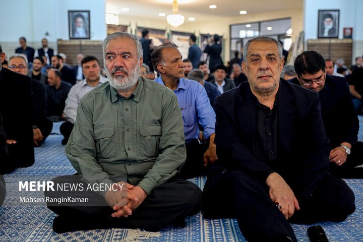 مقامات ارشد نظامی با پوششی متفاوت در یک مراسم