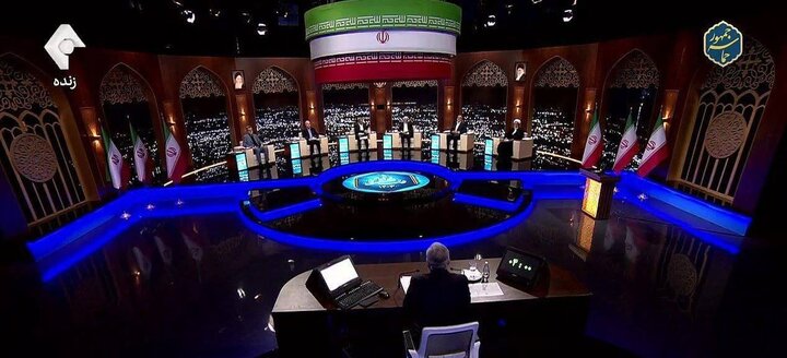 صندلی‌های مناظره از مجمع اقتصاد جهانی الگوگیری شده است؟