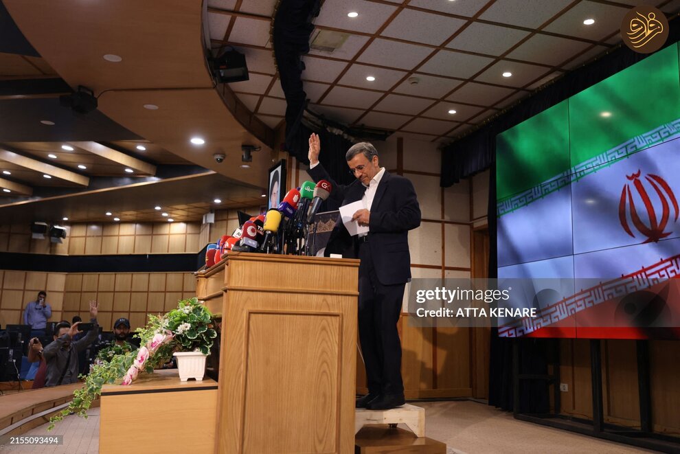 (تصاویر) حاشیه‌هایی از آمدنِ احمدی‌نژاد