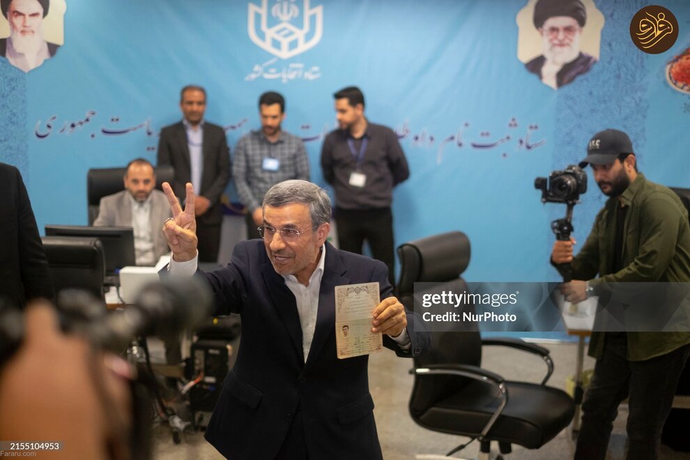 (تصاویر) حاشیه‌هایی از آمدنِ احمدی‌نژاد