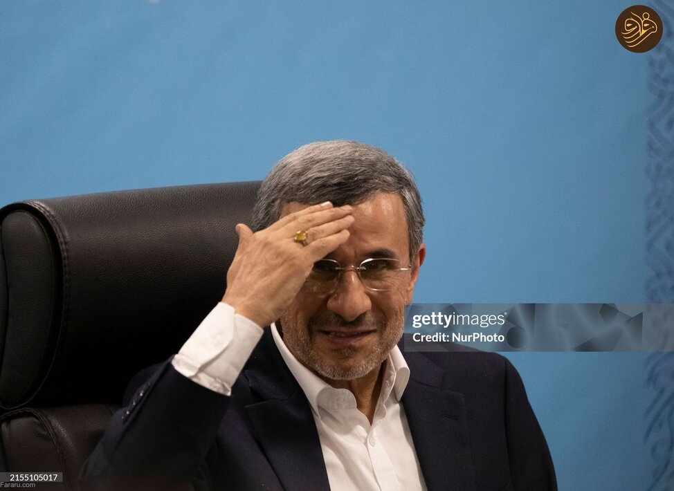 (تصاویر) حاشیه‌هایی از آمدنِ احمدی‌نژاد