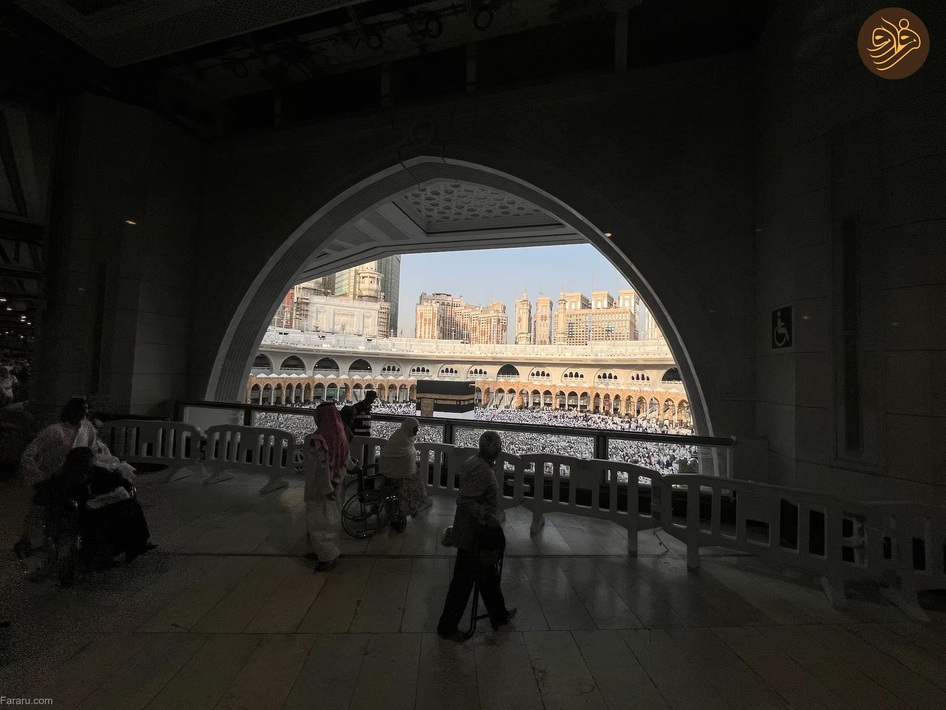 (تصاویر) موسم حج؛ از کبوتر و گربه‌بازی تا طواف خانه خدا