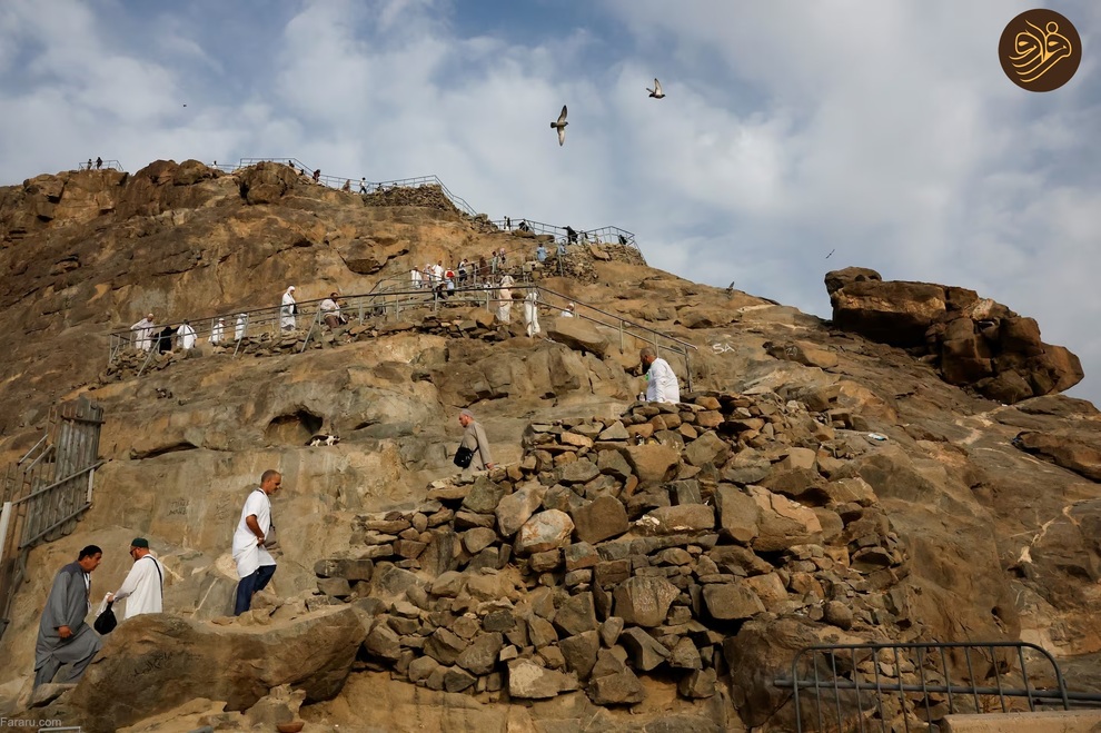 (تصاویر) موسم حج؛ از کبوتر و گربه‌بازی تا طواف خانه خدا