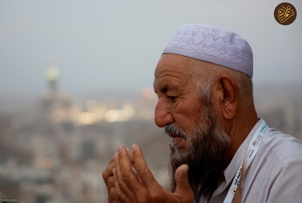 (تصاویر) موسم حج؛ از کبوتر و گربه‌بازی تا طواف خانه خدا