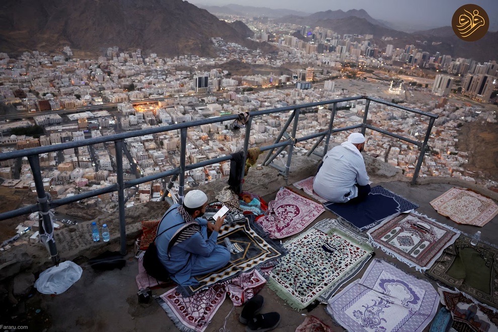 (تصاویر) موسم حج؛ از کبوتر و گربه‌بازی تا طواف خانه خدا