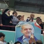 ببینید / تصاویری از تجمع پرشور حامیان پزشکیان در ورزشگاه حیدرنیا تهران