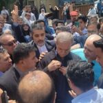 ببینید / شعار «حیدر حیدر» هواداران پزشکیان در شعبه‌ای که او رای خود را به صندوق انداخت