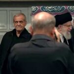 ببینید / مسعود پزشکیان همراه با رهبری وارد حسینیه امام خمینی شد
