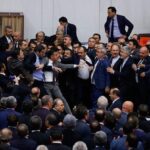 ویدیو / درگیری و تنش در مجلس ترکیه