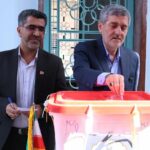 استاندار و رییس ستاد انتخابات فارس رای خود را به صندوق انداختند