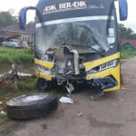 ببینید | تصادف وحشتناک در روسیه؛ برخورد اتوبوس مسافربری به پایه‌های ایستگاه دریافت عوارض