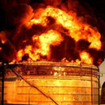 ببینید | آتش‌سوزی بزرگ در بخش مخازن سوخت الحدیده در پی حمله جنگنده‌های اسرائیل