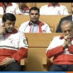 ببینید | پزشکیان لباس هلال‌احمر به تن کرد