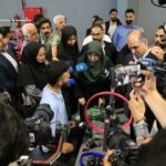 ببینید | غافلگیری سخنگوی دولت برای دوچرخه‌ساز جوان در حاشیه نشست اقتصادی