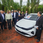 ببینید | شماره‌گذاری نخستین خودروی وارداتی از منطقه آزاد قصرشیرین ‌با حضور پزشکیان