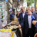 ببینید | خوش‌وبش رئیس جمهور پزشکیان با کسبه بازار کرمانشاه