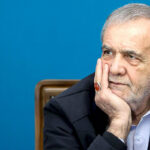 ببینید |  عکس یادگاری دکتر پزشکیان با کادر پرواز