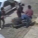 ببینید | سرقت مسلحانه در اهواز با مقاومت صاحب موتور و دخالت نگهبان ناکام ماند