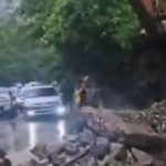 ببینید/ جادهٔ اسالم به الماس در اردبیل زیر آب رفت