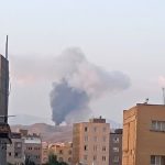 ببینید / مشاهدهٔ دود در اطراف تبریز در پی حمله جدید اسرائیل