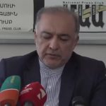 ببینید / سفیر ایران خبرنگار رسانۀ دولتی آمریکا را بیرون کرد